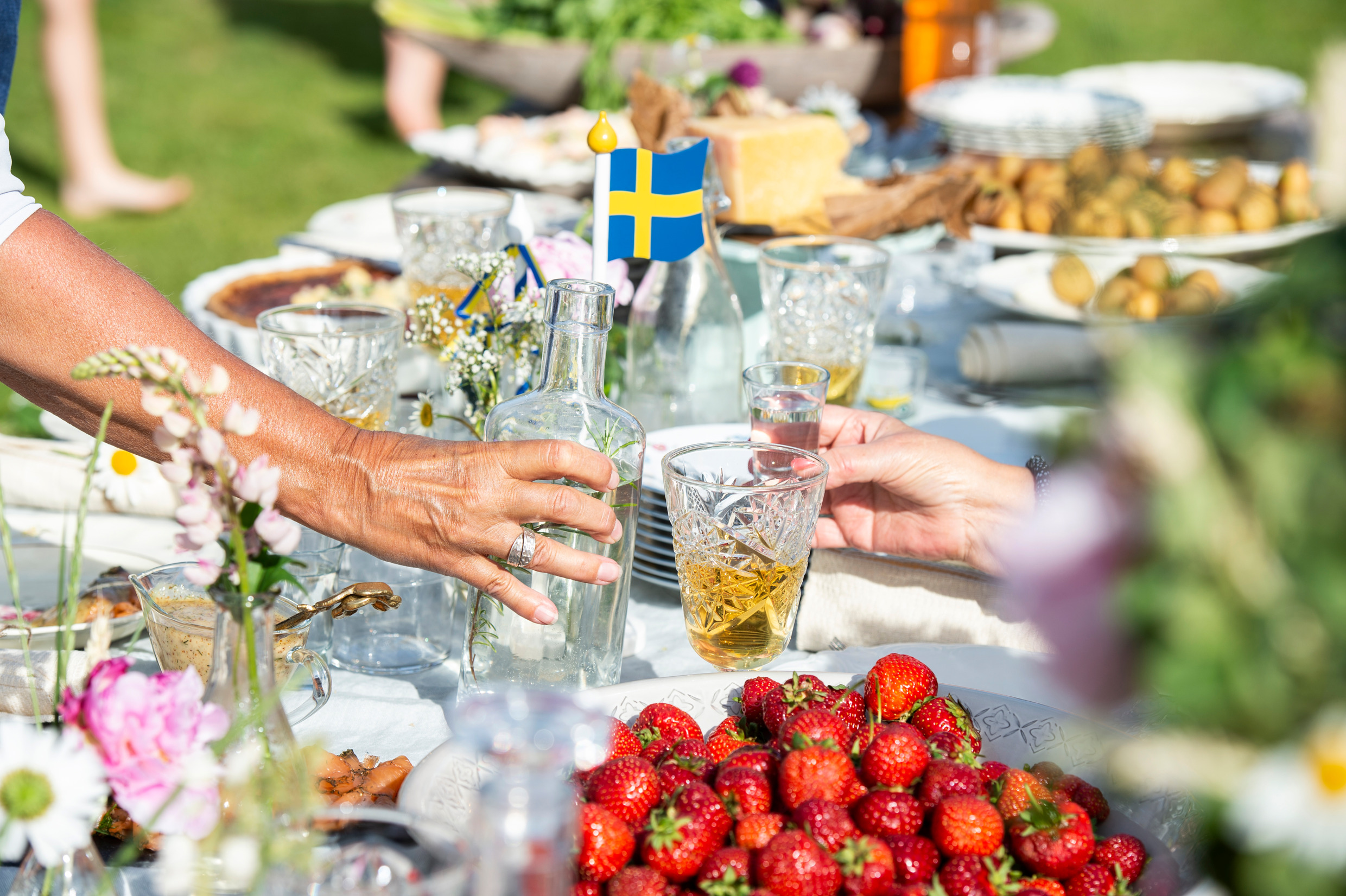 Midsommar celebration with strawberry cake