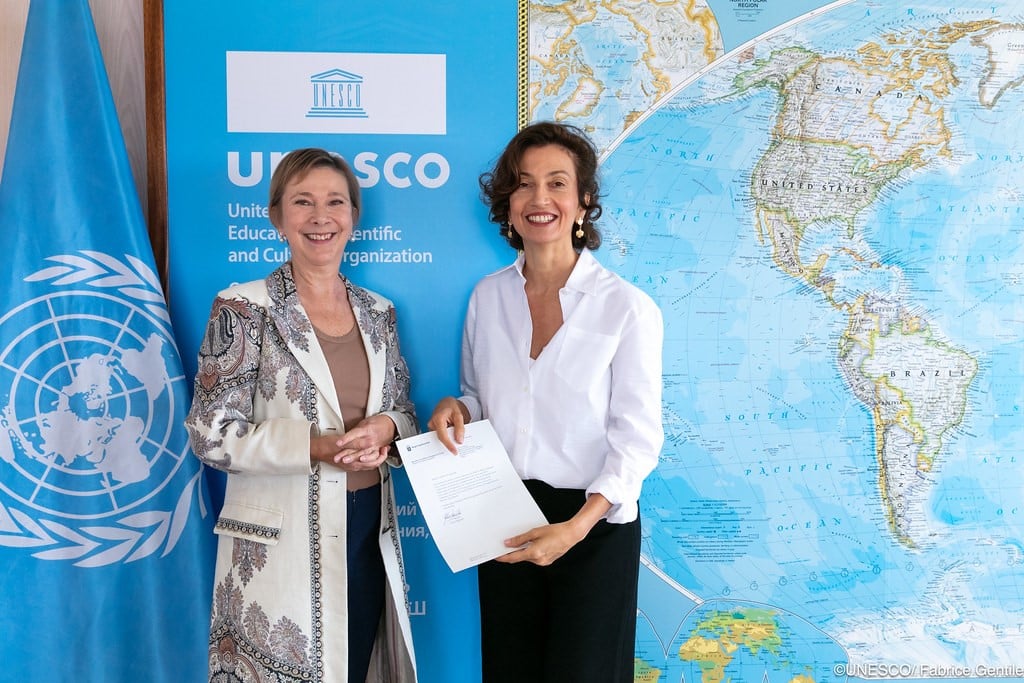 Ambassadör Helena Sångeland och Unescos generaldirektör Audrey Azoulay