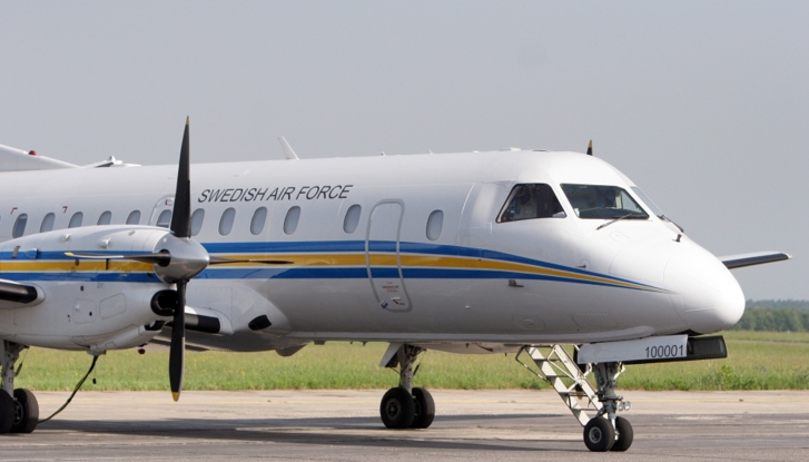 OSCE, A Saab-340B aircraft on the tarmac during a joint US-Swedish training flight over Slovakia, 28 May 2008, under the Open Skies Treaty.